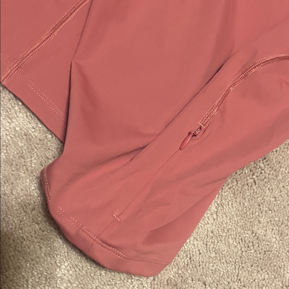 Workout top - Picture 2 of 5